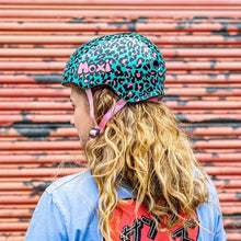 Casco "The Certified Sweatsaver Moxi Leopard"