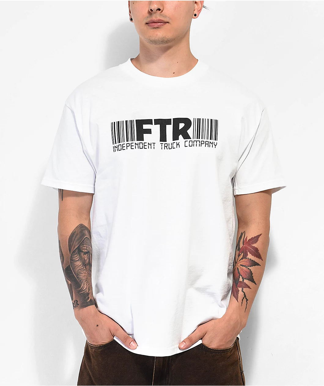Playera "FTR Barcode S/S Regular T-Shirt White Mens Independent"